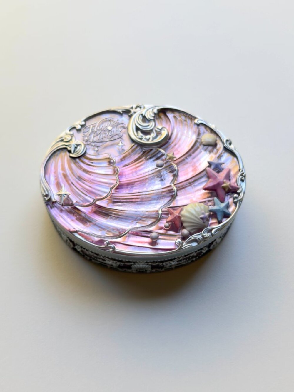 3990 FLOWER KNOWS SHELL S JEWEL BAKED POWDER 02 DREAMY PINK